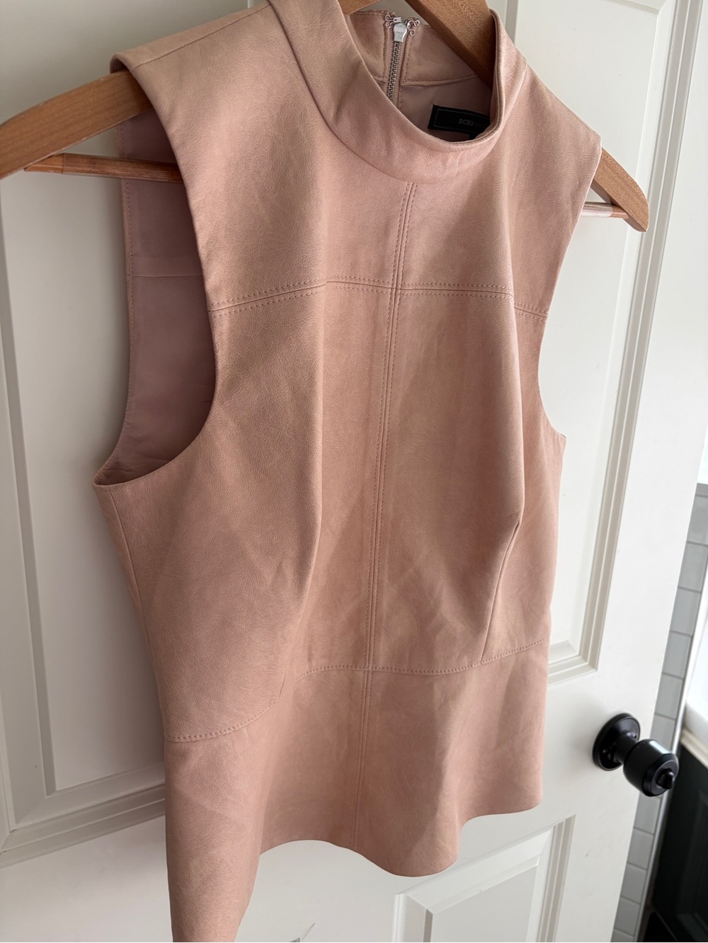 BCBGMaxAzria Sleeveless Mock-Neck Faux Leather in Blush size 2. Fully lined. - Picture 5 of 13